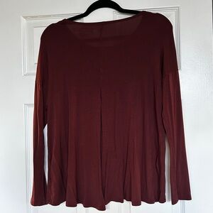 Beyond Yoga beautiful rust/burgundy long sleeve split back top
